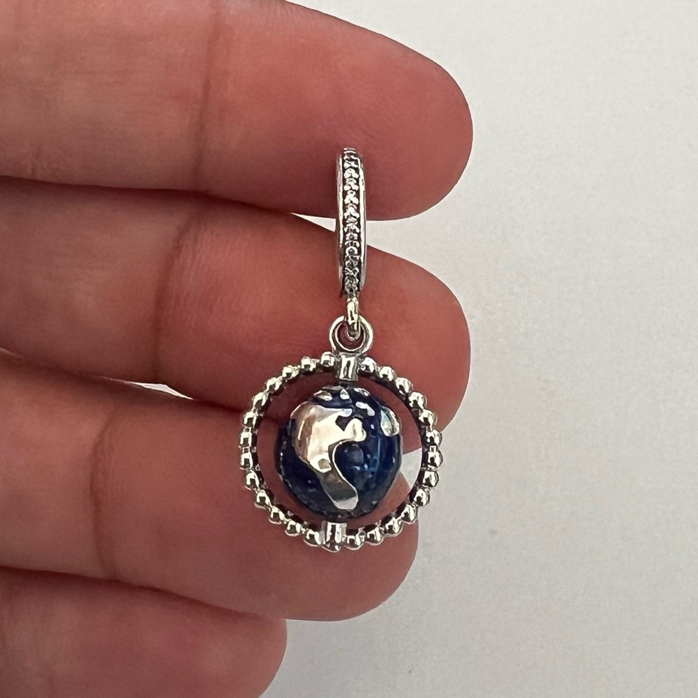 Pandora Spinning globe dangle charm